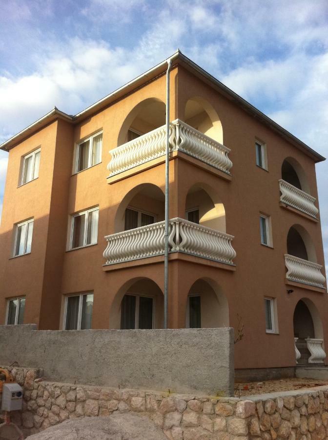 Apartments Mara Novi Vinodolski Exterior photo